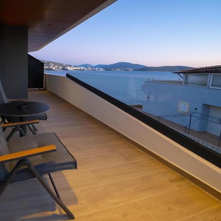 Yacht Premium Hotel Sarandë 外观 照片