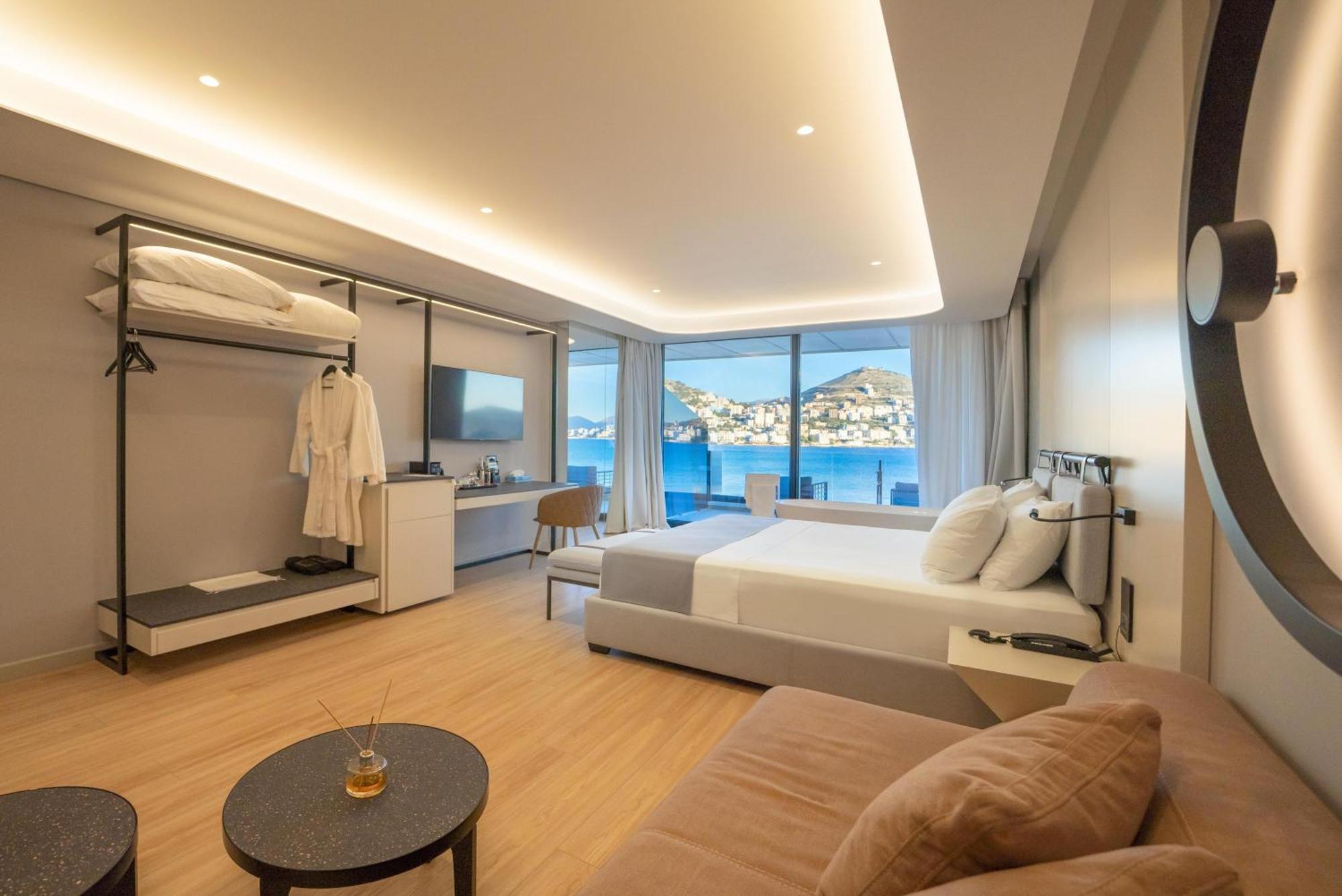 Yacht Premium Hotel Sarandë 外观 照片
