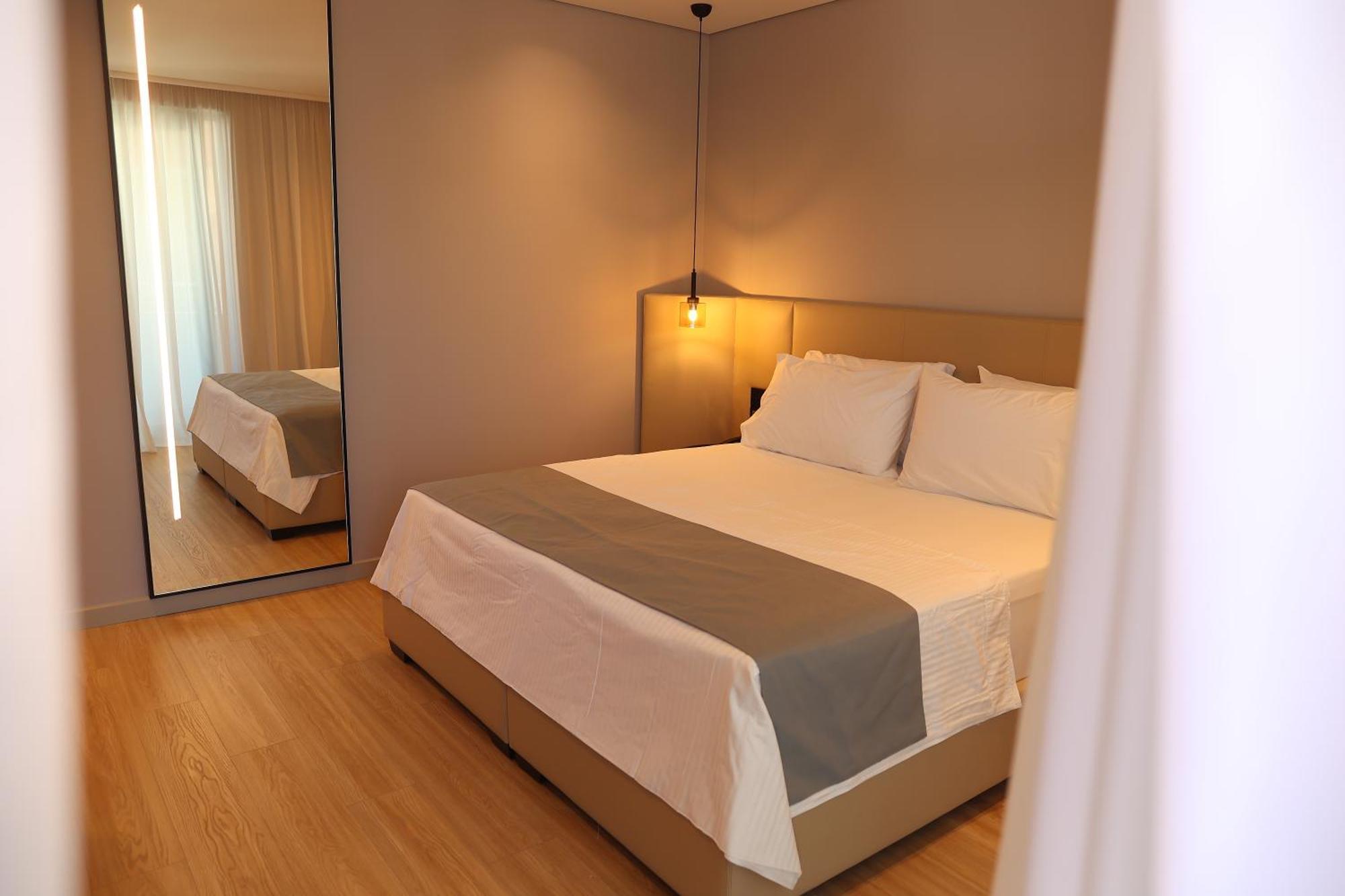 Yacht Premium Hotel Sarandë 外观 照片