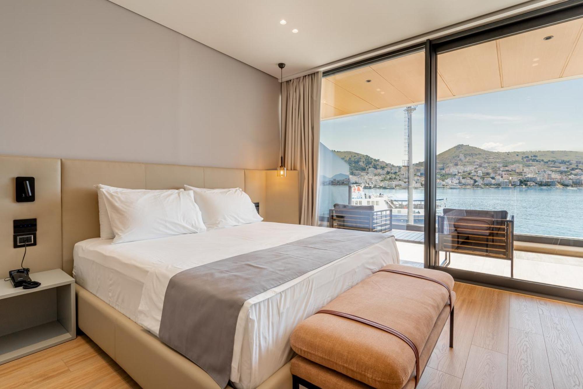 Yacht Premium Hotel Sarandë 外观 照片