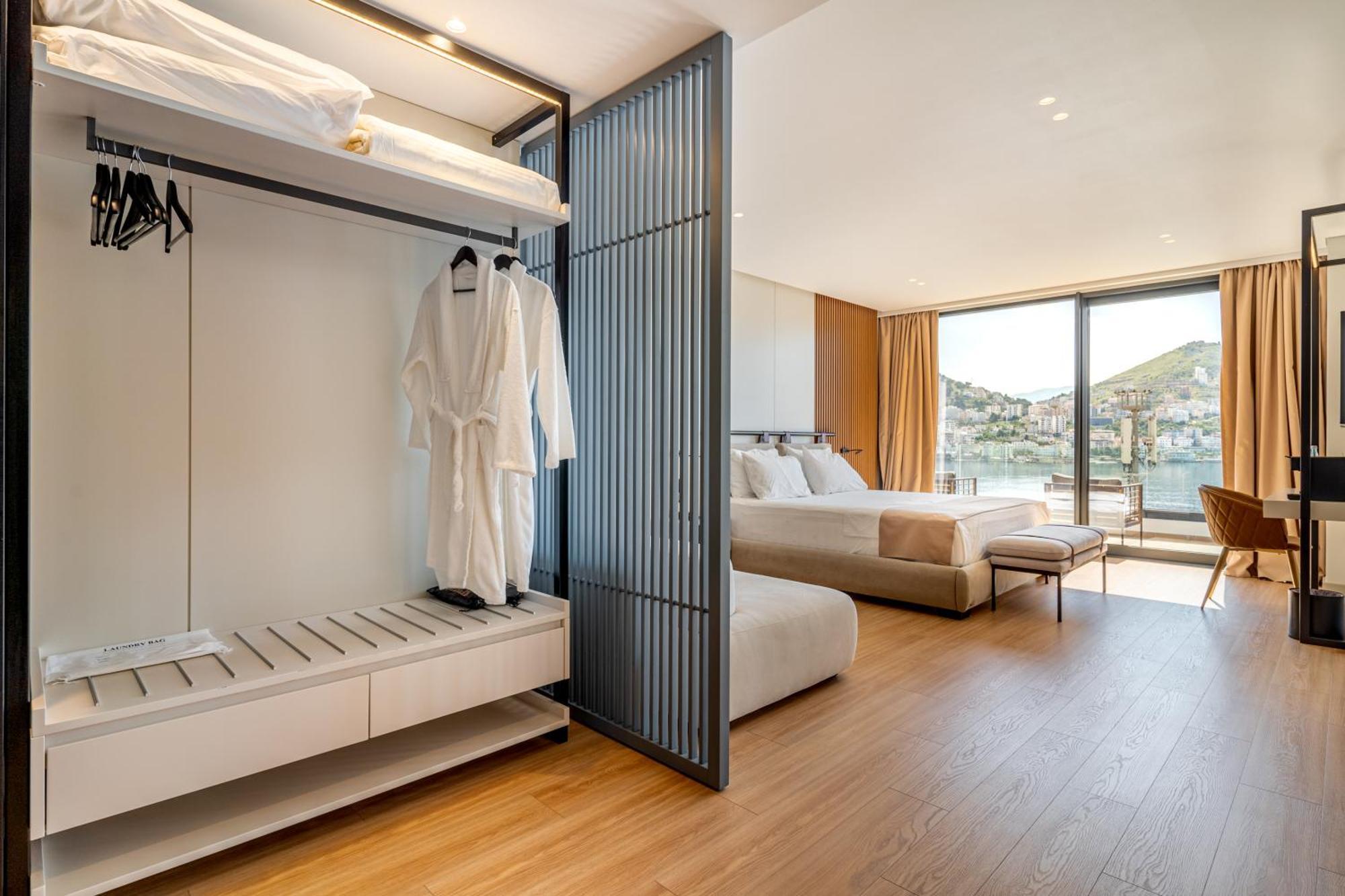 Yacht Premium Hotel Sarandë 外观 照片