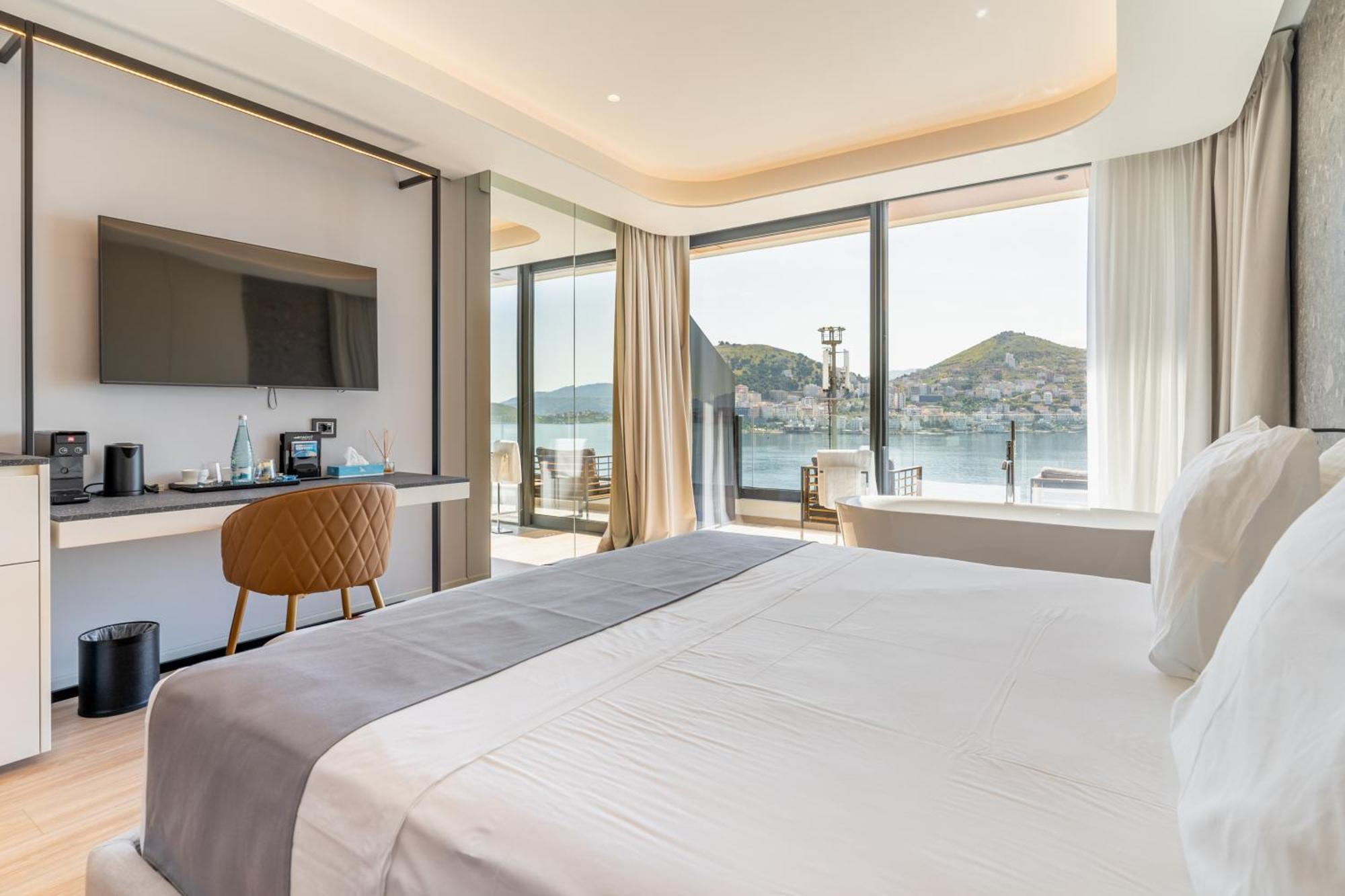 Yacht Premium Hotel Sarandë 外观 照片