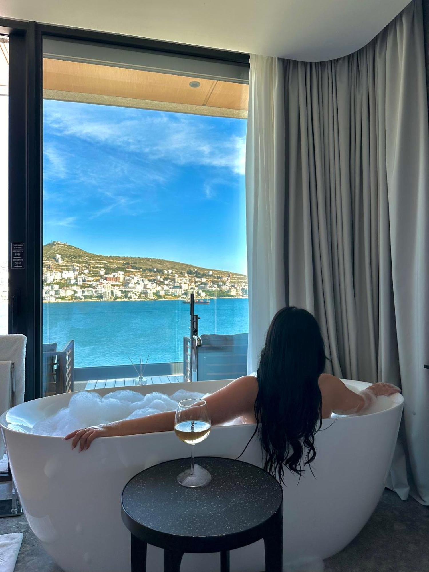 Yacht Premium Hotel Sarandë 外观 照片